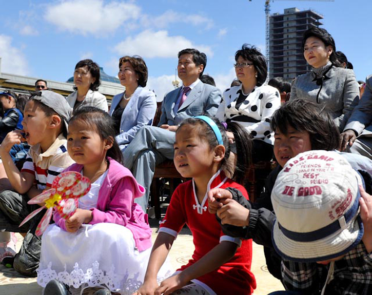 Хүүхдийг зөв хүн болж төлөвшүүлэх боломжийг бүрдүүлэхийн төлөө ажиллана 