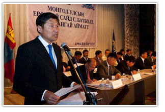 Ерөнхий сайд С.Батболд Өвөрхангай аймгийн Арвайхээр сумын иргэдтэй уулзахдаа хэлсэн үг