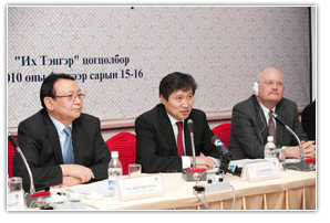 Ерөнхий сайд “шилэн хана”-тай болохыг хүслээ 