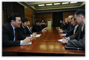 Ерөнхий сайдад Эбертийн сангийн Ерөнхийлөгч бараалхав 