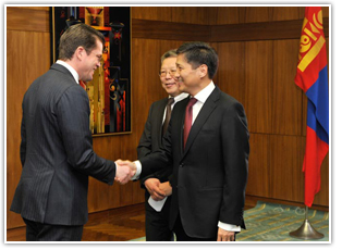 Батлан хамгаалахын салбар дахь харилцаагаа өргөжүүлнэ