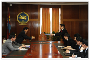 Хуулиудын төсөл өргөн барив Хуулиудын төсөл өргөн барив