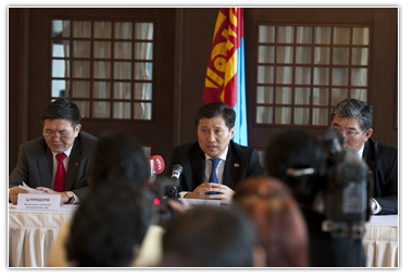 Сингапурт сурч, ажиллаж буй монгол иргэдтэй уулзлаа Сингапурт сурч, ажиллаж буй монгол иргэдтэй уулзлаа