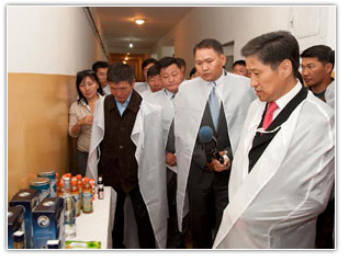 Ерөнхий сайд “Увс хүнс” компаний ажилтай танилцав