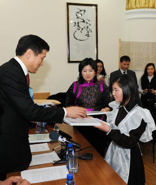 Монголын Сайхан Бичигтэн 2010 уралдааны ялагчид шагнал гардуулав