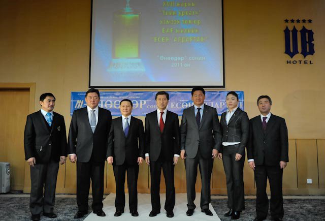 Тэргүүн алдартанаар шалгарч шагналаа гардан авлаа